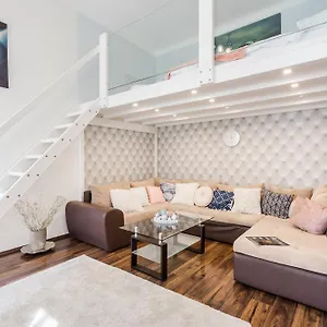 Bpr Stylish Mosaic With Terrace Будапешт
