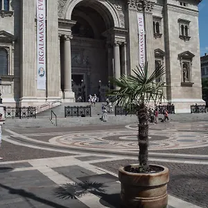 Helena With View On St. Stephan's Basilica Будапешт